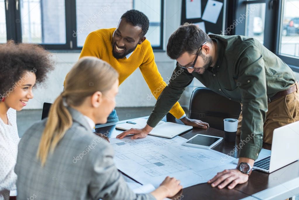 Mur de post-its colorés pour un brainstorming